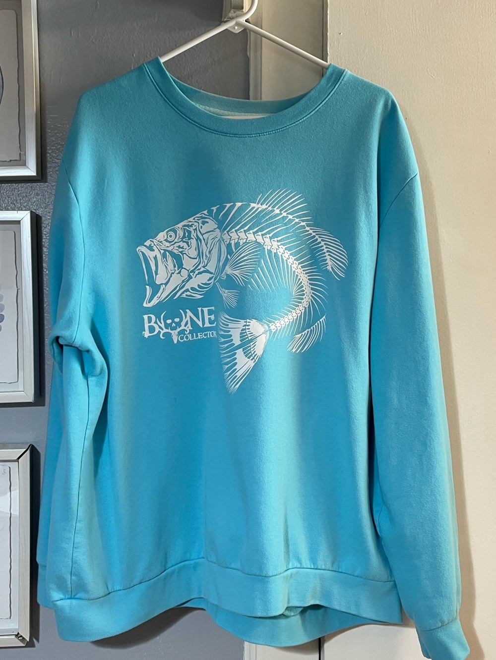 Bone Collector Womens Aqua Blue Graphic Sweatshirt Size XL